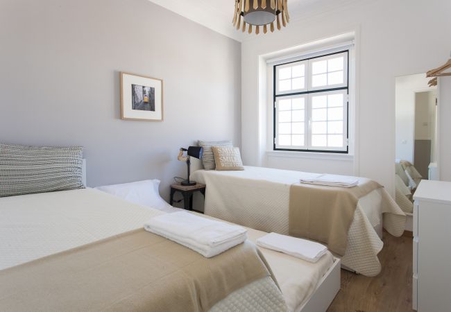 Apartamento en Lisboa ciudad - Sunny Chiado with View, 4 Bedrooms, up to 15 people