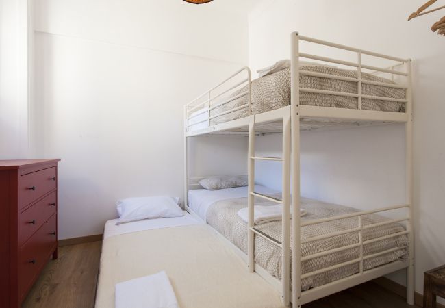 Apartamento en Lisboa ciudad - Sunny Chiado with View, 4 Bedrooms, up to 15 people