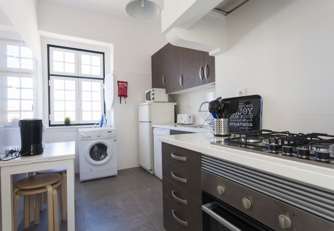 Apartamento en Lisboa ciudad - Sunny Chiado with View, 4 Bedrooms, up to 15 people