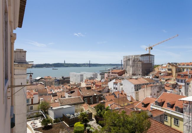 Apartamento en Lisboa ciudad - Sunny Chiado with View, 4 Bedrooms, up to 15 people
