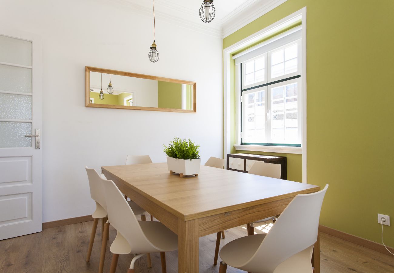 Apartamento en Lisboa ciudad - Sunny Chiado with View, 4 Bedrooms, up to 15 people