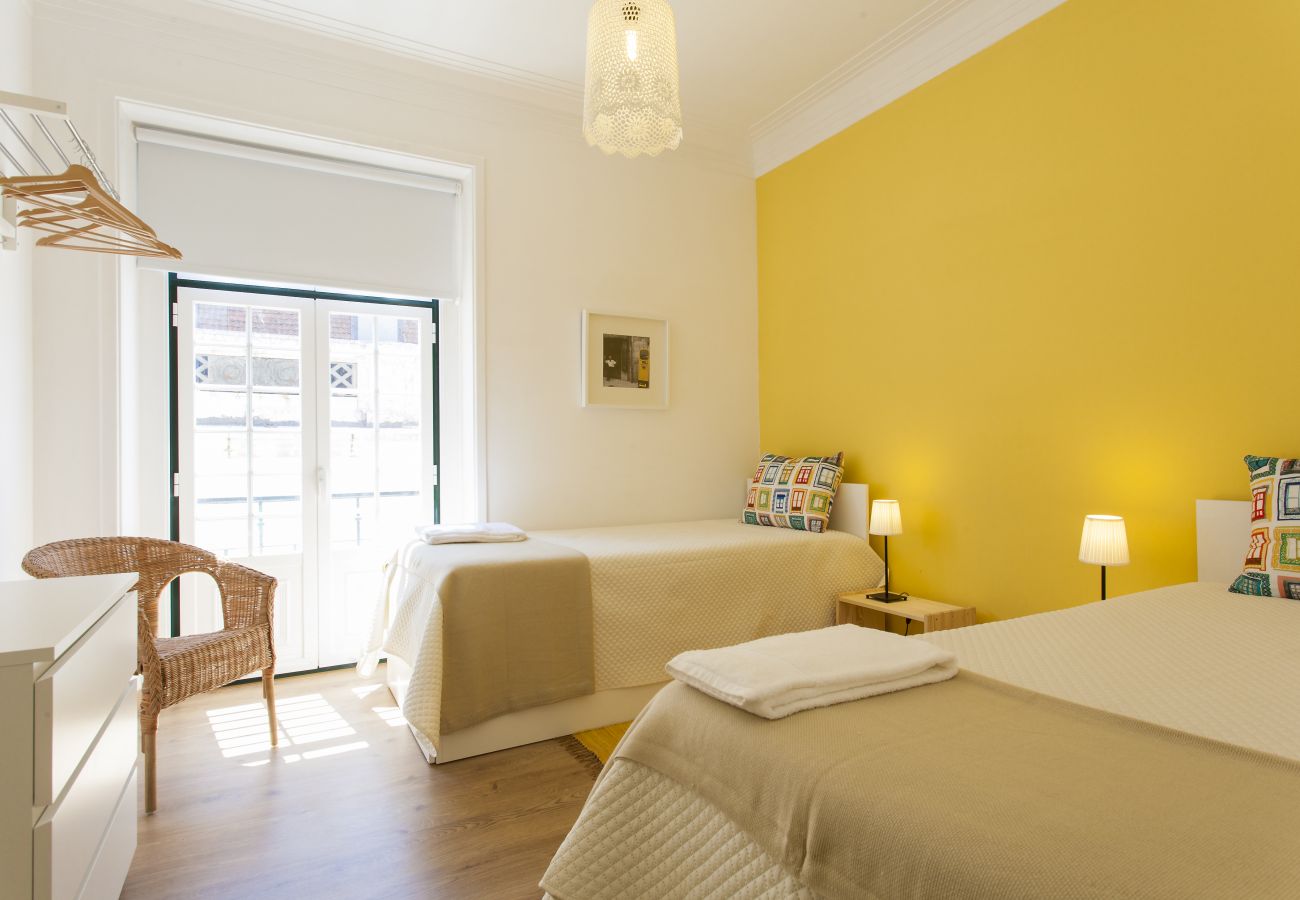 Apartamento en Lisboa ciudad - Sunny Chiado with View, 4 Bedrooms, up to 15 people