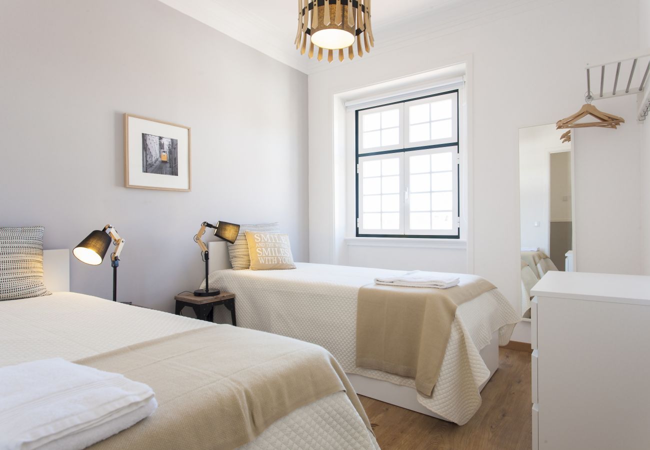 Apartamento en Lisboa ciudad - Sunny Chiado with View, 4 Bedrooms, up to 15 people