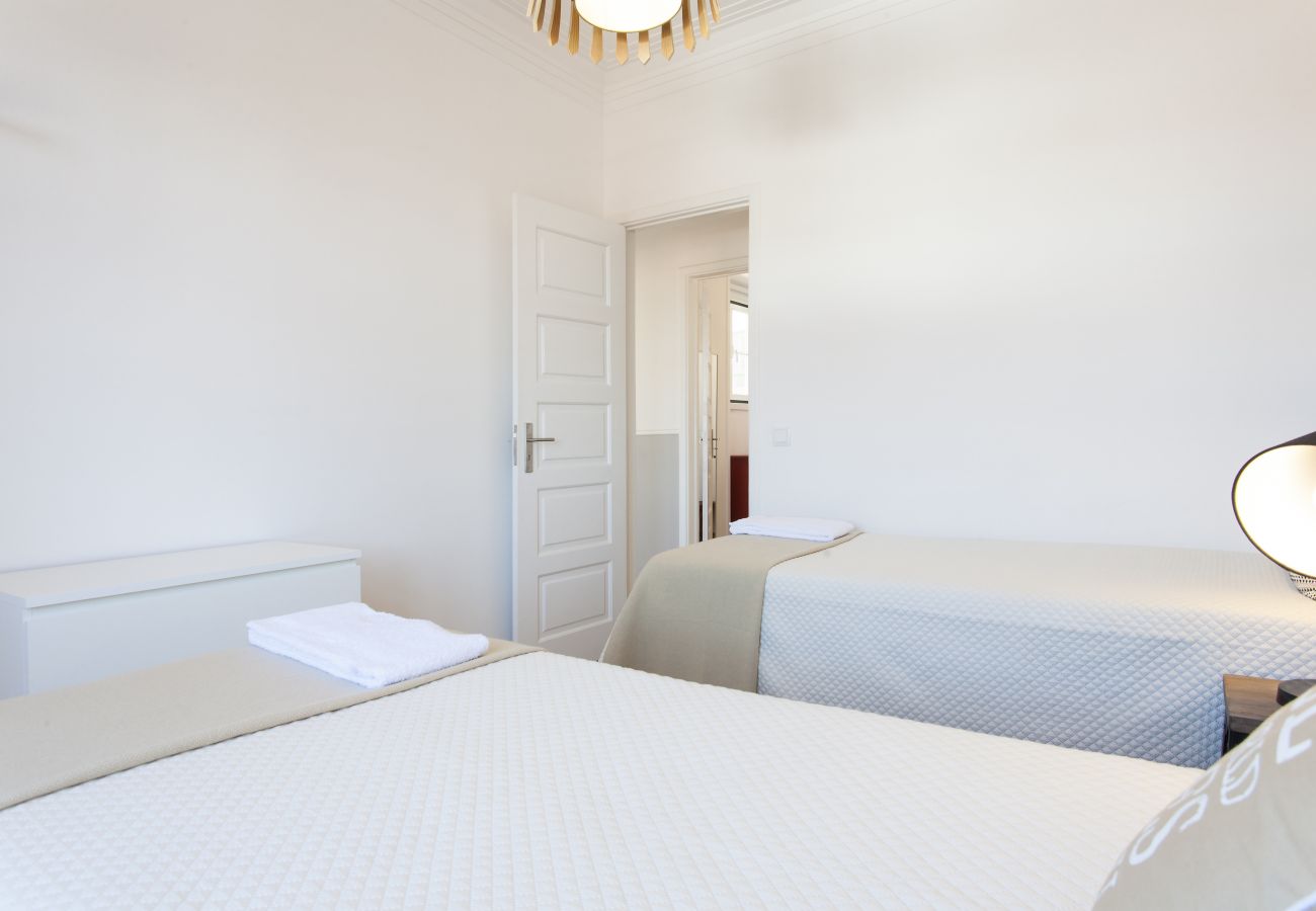 Apartamento en Lisboa ciudad - Sunny Chiado with View, 4 Bedrooms, up to 15 people
