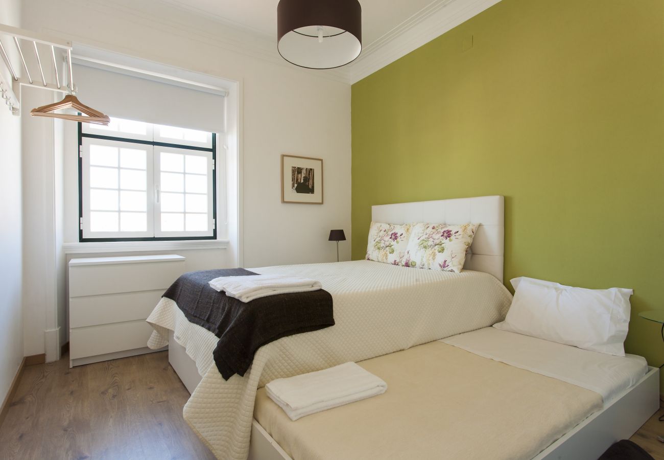 Apartamento en Lisboa ciudad - Sunny Chiado with View, 4 Bedrooms, up to 15 people