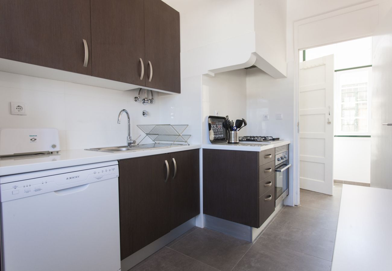 Apartamento en Lisboa ciudad - Sunny Chiado with View, 4 Bedrooms, up to 15 people