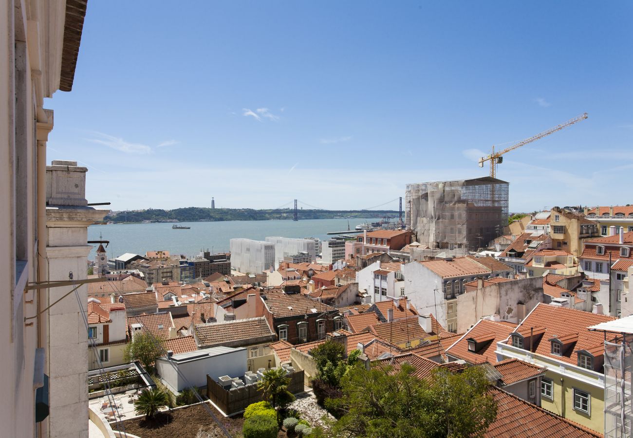 Apartamento en Lisboa ciudad - Sunny Chiado with View, 4 Bedrooms, up to 15 people