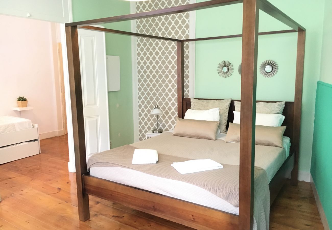 Apartamento en Lisboa ciudad - Bairro Alto View 4E up to 20guests by Central Hill